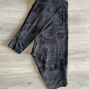 Lululemon super high-rise align camo